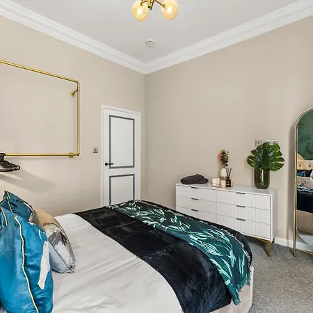 Newly Refurbished - Garden Terrace Delight In